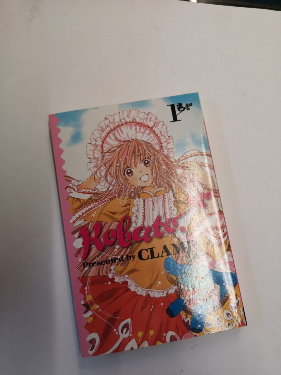 Kobato., Vol. 1 : Clamp Kadokawa Comics 2010.