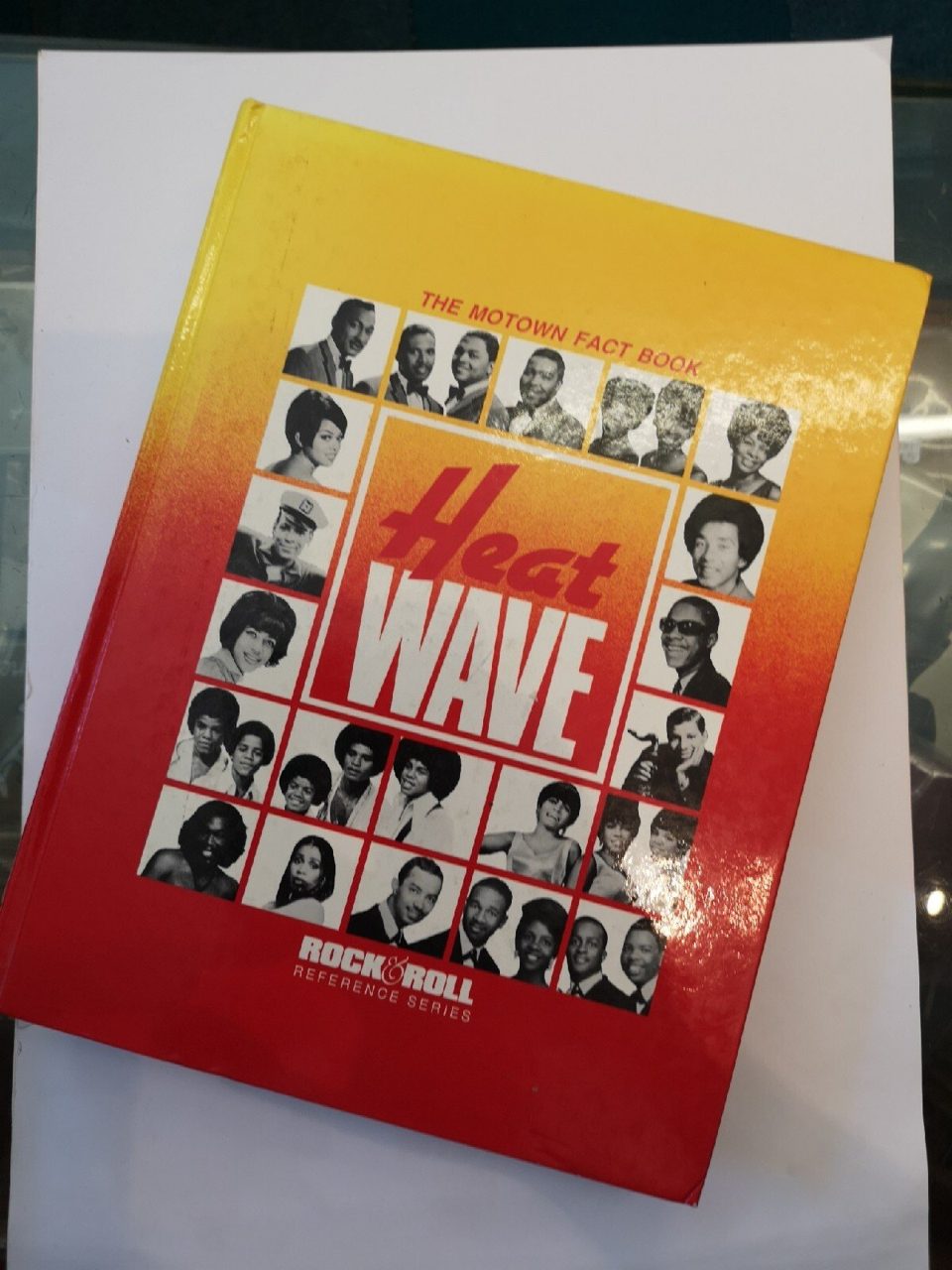 Heat Wave : The Motown Fact Book by David Bianco