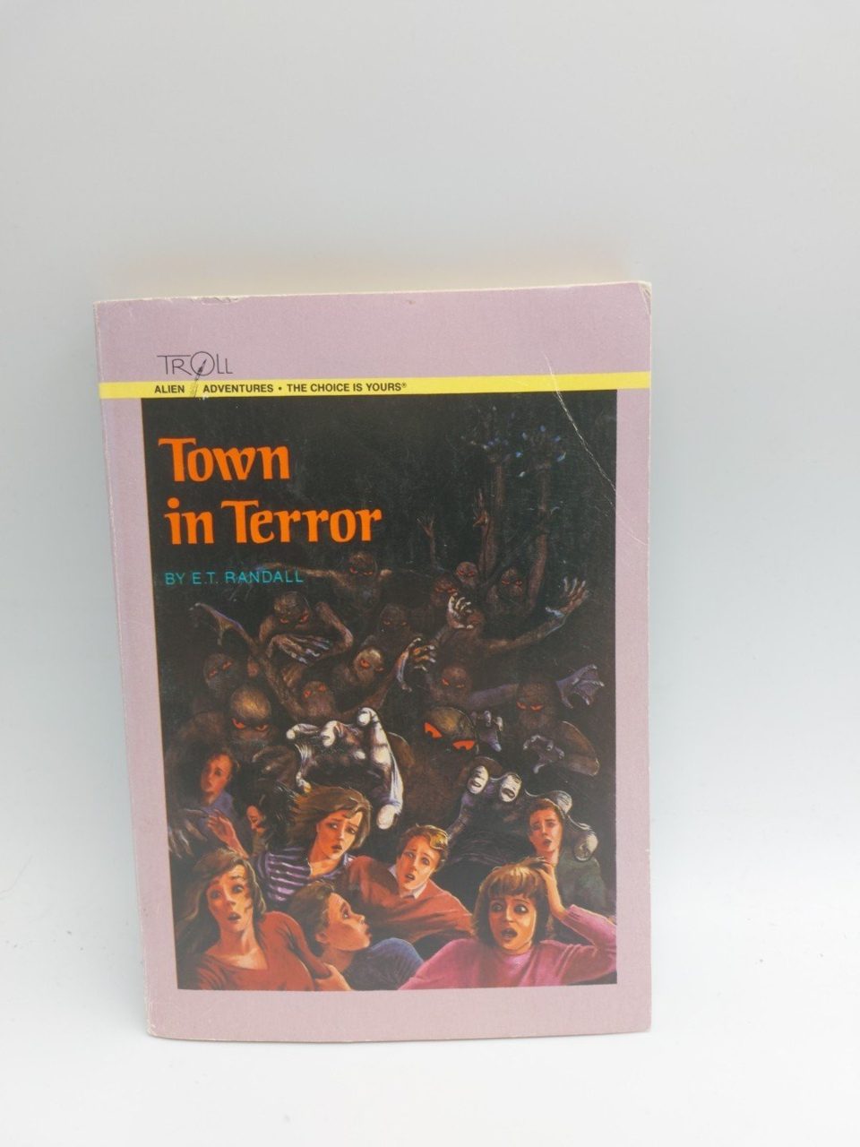 Town in Terror Alien Adventuresby E.T. Randall Library Binding