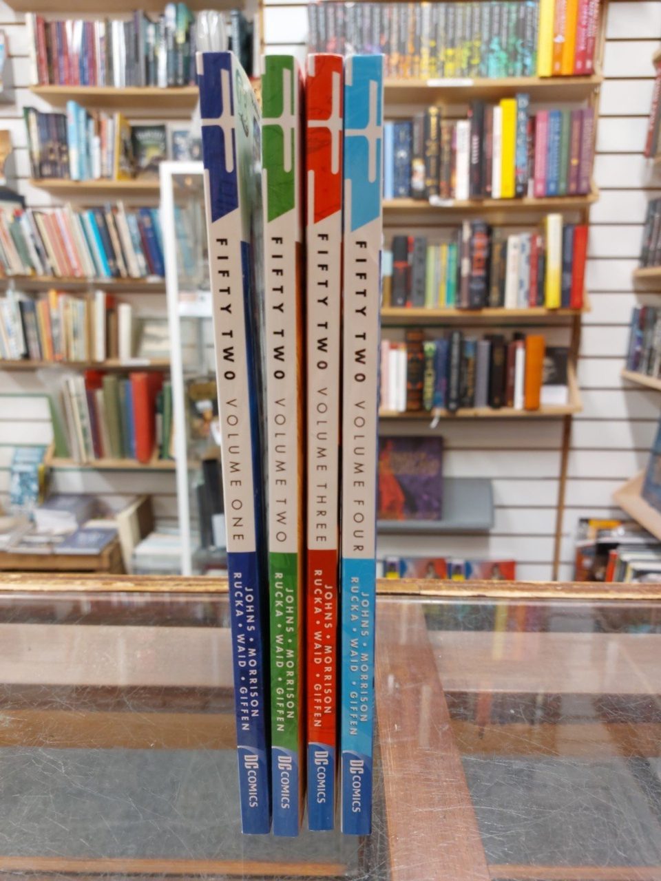 DC Comics Series Fifty Two -l4 Volume Set