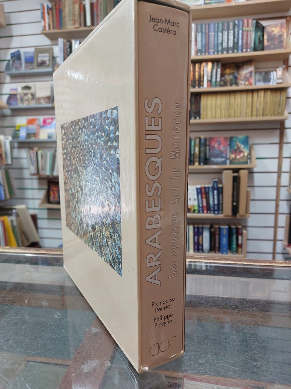 Arabesques: Decorative Art in Morocco Castera, Jean Marc; Peuriot Slip Case