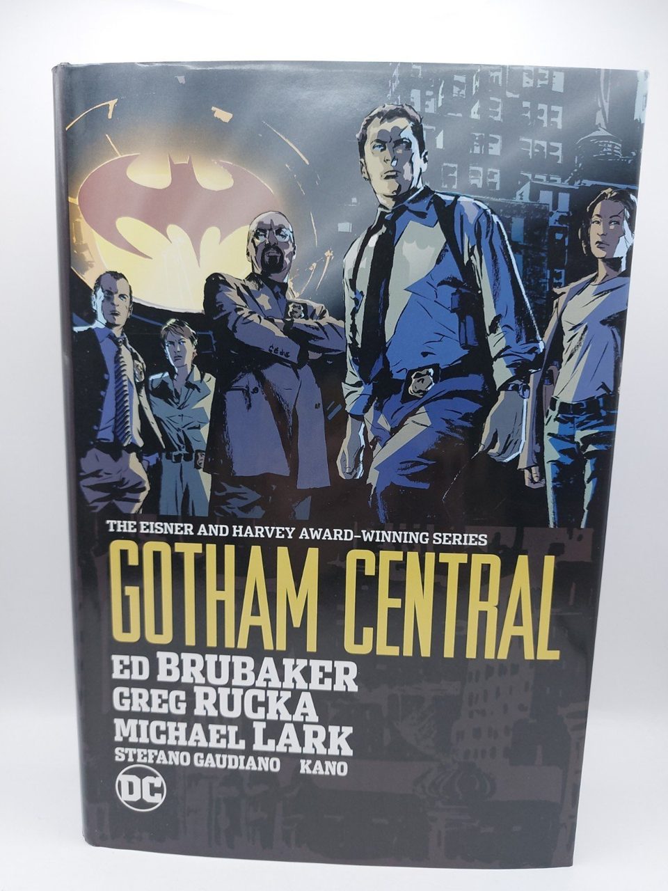 DC Gotham Central Omnibus by Greg Rucka and Brubaker