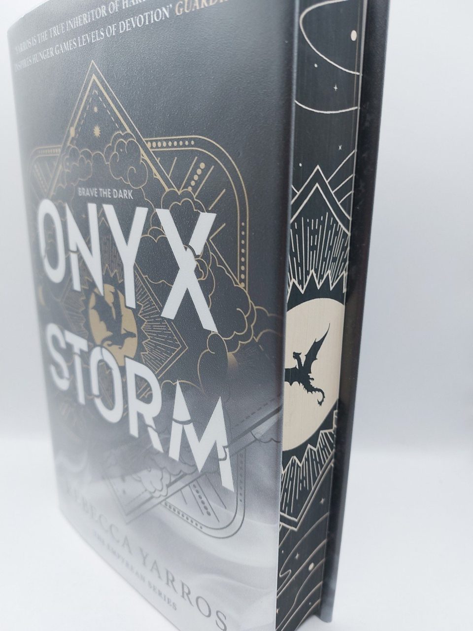 Fairyloot Exclusive Edition Onyx Storm Rebecca Yarros Sprayed Edges