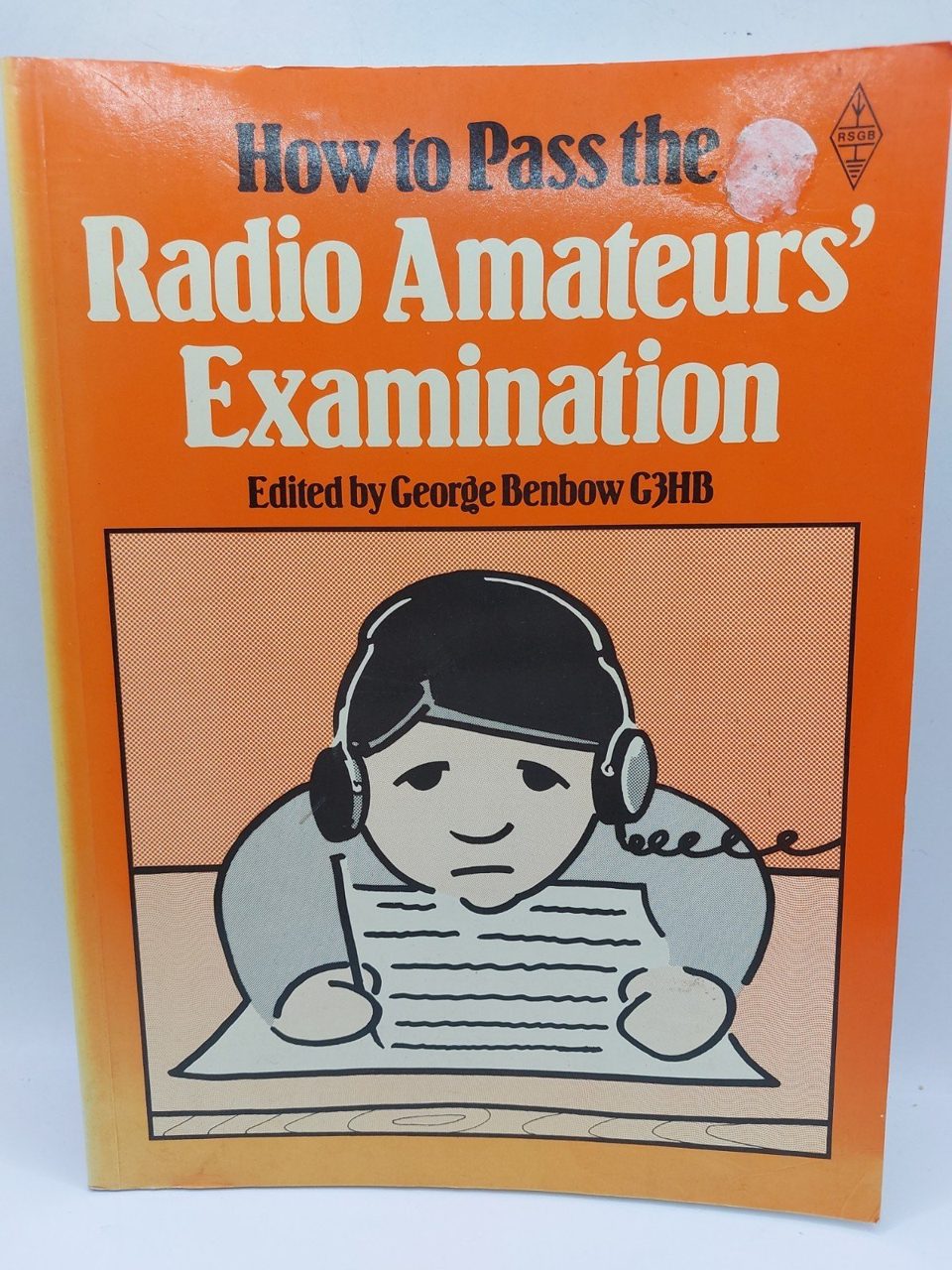 HOW TO PASS THE RADIO AMATEURS EXAMINATION FIRST EDITION - G.Benbow