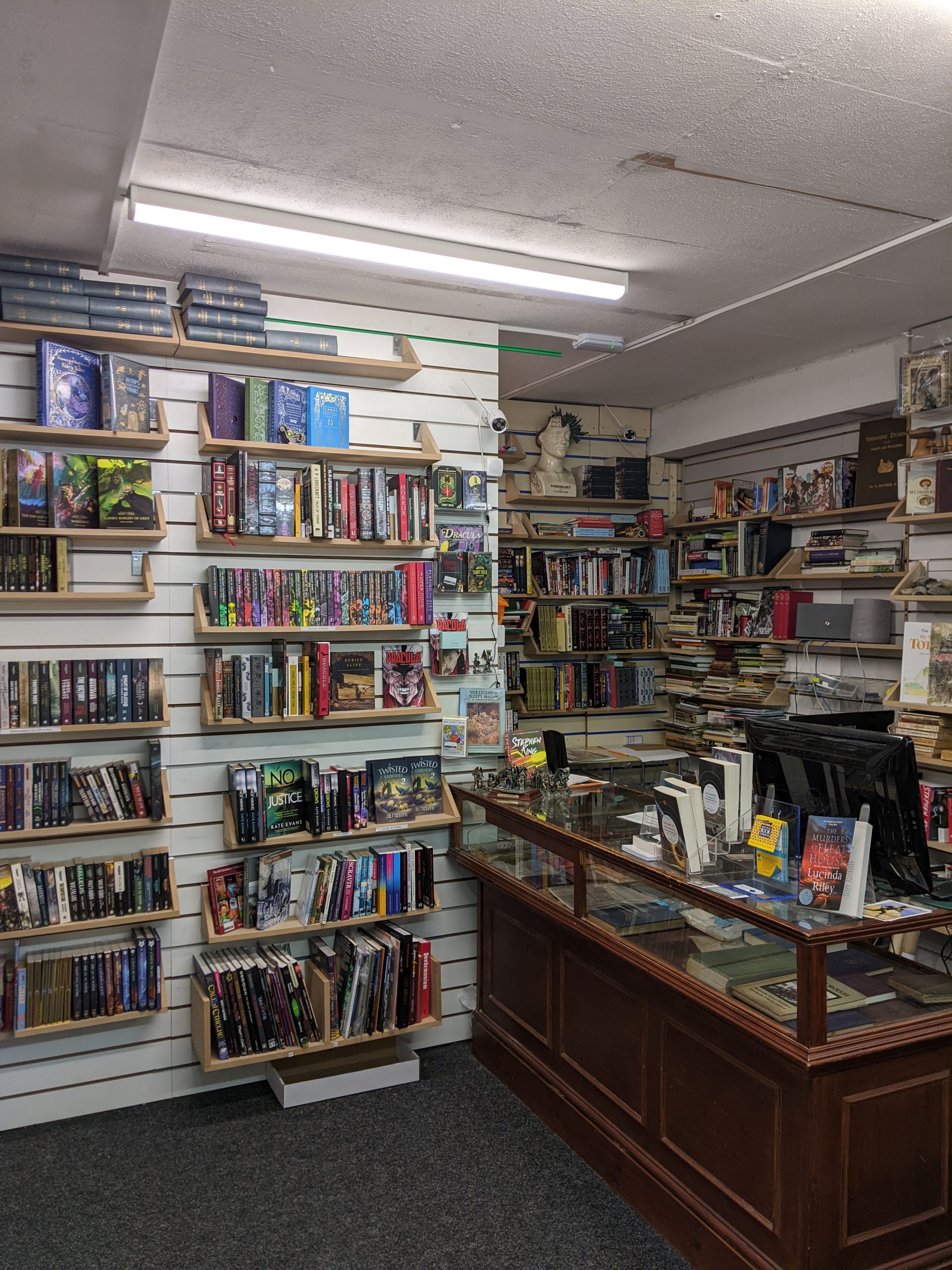 New Shop – more space, more books.